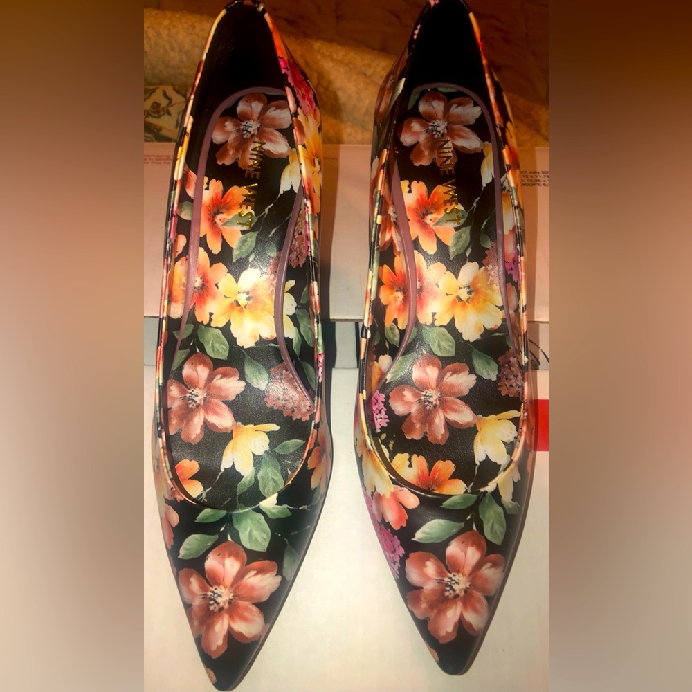 NINE WEST KITTY HEEL PUMP